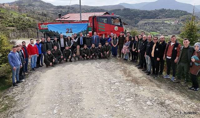 Türkeli'de vatandaşlara ücretsiz fidan dağıtıldı
