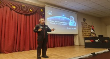 Türkiye'nin ilk astronotu Alper Gezeravcı, Trabzon'da öğrencilerle buluştu