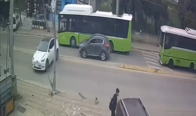 U dönüşü yapan Tesla sürücüsü faciaya sebep oluyordu