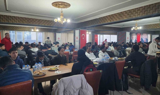 Ümmetin gençleri bir sofada