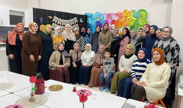 Üniversiteli gençler, Kütahya Dr. Osman Konur 4-6 Yaş Kur'an Kursu'nda iftarda buluştu
