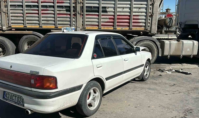 Uşak'ta 2 aracın çarpıştığı kazada 1 sürücü yaralandı