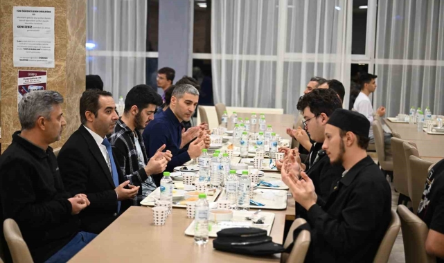 Vali Aktaş öğrencilerle sahurda bir araya geldi
