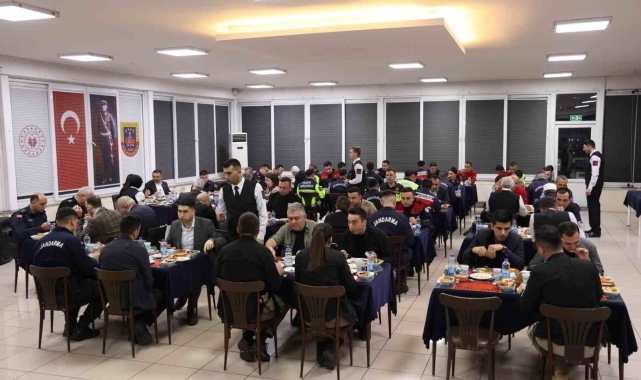 Vali Hacıbektaşoğlu, jandarma personeliyle iftar programında buluştu