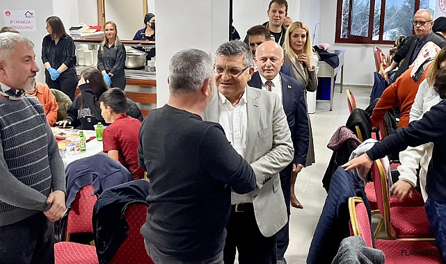 Vali Özarslan, koruyucu ailelerle iftar sofrasında buluştu