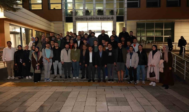 Vali ve Büyükşehir Belediye Başkanı, KAYÜ'de öğrencilerle sahur yaptı