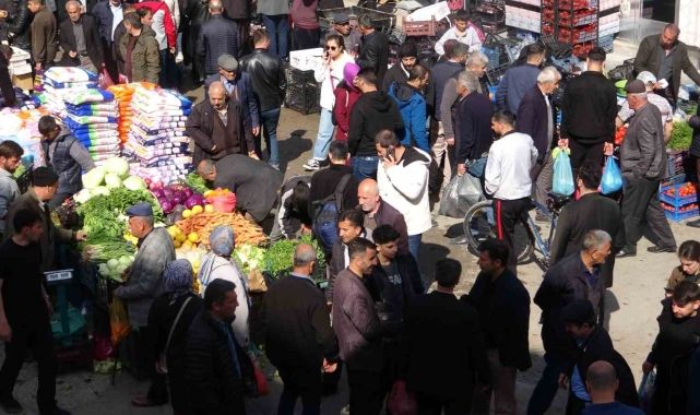 Van'da çarşı ve pazarlarda bayram hareketliliği