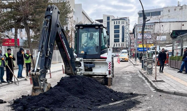 Van'da hem altyapı hem de karla mücadele çalışması devam ediyor