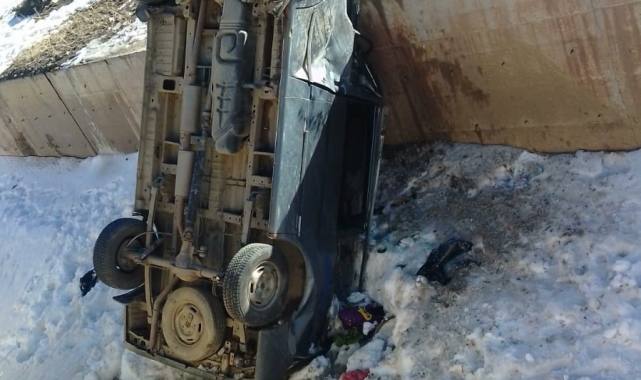 Van'da minibüs devrildi: 6 yaralı