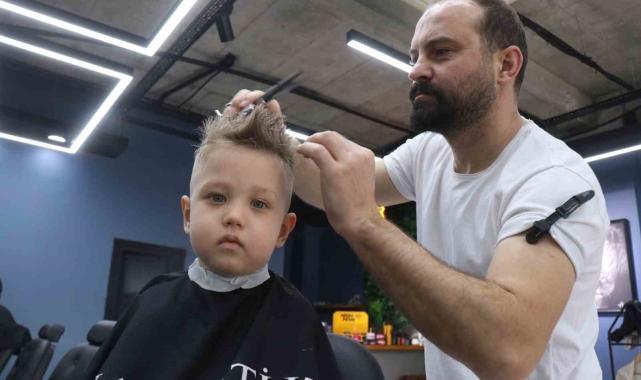 Vatandaşları bayrama hazırlıyorlar: Erken saatlerde açılan dükkanlar sahurda kapanıyor