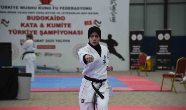 Wushu sporcusu altın madalyayla döndü