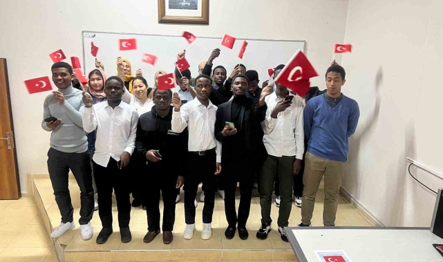 Yabancı kursiyerler İstiklal Marşı'nı okudu