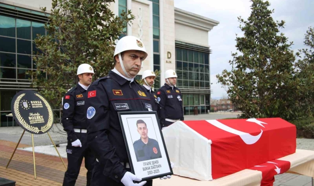 Yangından dönerken kaza sonrası hayatını kaybeden genç itfaiyeci için tören düzenlendi