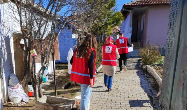 Yardım kolileri kapı kapı gezilerek ihtiyaç sahibi ailelere ulaştırıldı