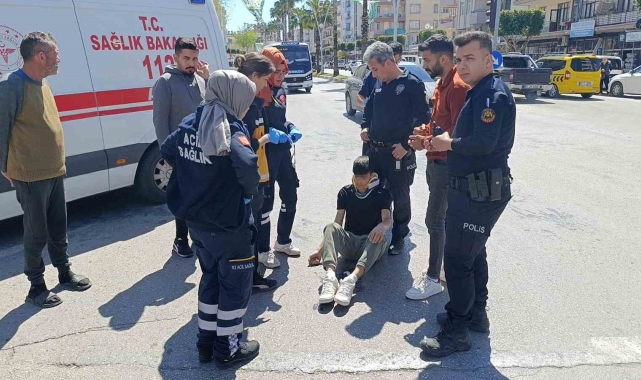 Yasağa rağmen 'U' dönüşü yapan otomobile motosiklet çarptı: 2 yaralı
