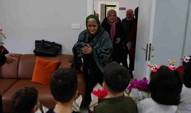 Yaşlılar Haftasında Alzheimer Merkezi'ne anlamlı ziyaret