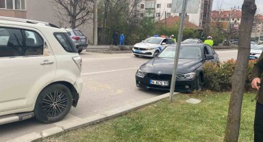 Yayaya yol veren araçla çarpıştı: 1 yaralı