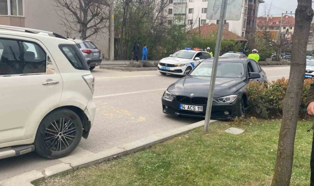 Yayaya yol veren araçla çarpıştı: 1 yaralı