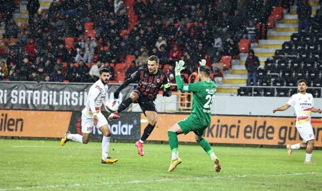 Yeni Malatyasporlu Enes Salik, en çok kurtarış yapan kaleci