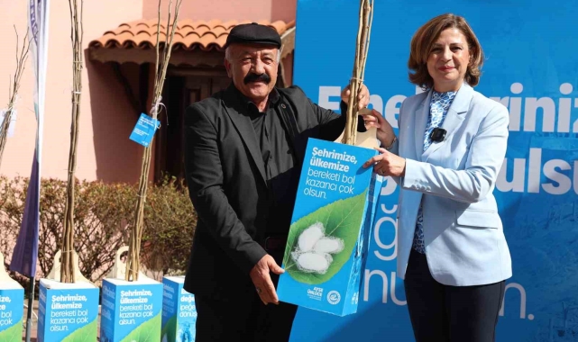 Yılın ilk dut fidanları çiftçilerle buluştu