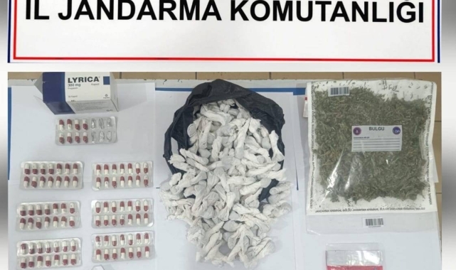 Yüklü miktarda uyuşturucu ile yakalanan 2 tacir tutuklandı