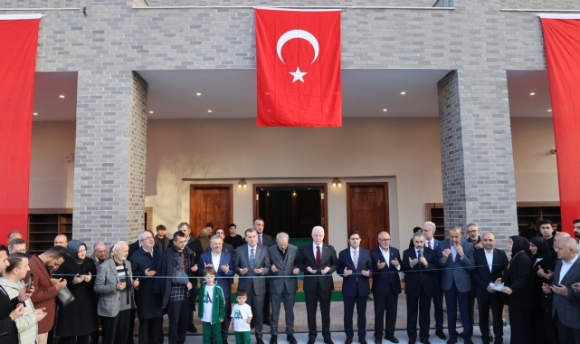 Zeytinburnu'nda Konyalı Hacı Veyiszade Camii ibadete açıldı