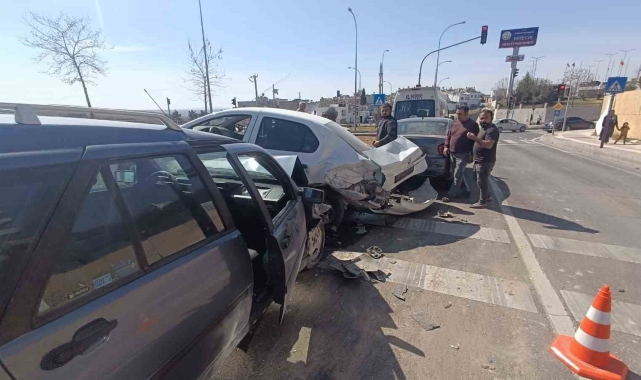 Zincirleme kazada 2 kişi yaralandı