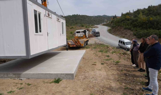 Zor şartlar altında yaşayan vatandaşa konteyner ev hediye edildi