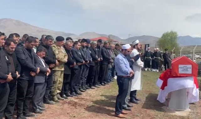 5 gün önce nişanlanmıştı: Kazada hayatını kaybeden jandarma personeli toprağa verildi