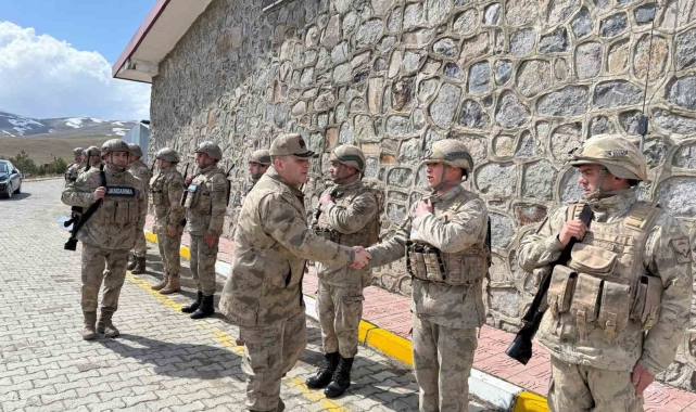 Ağrı Jandarma Komutanı Kiper'den bayram ziyareti ve denetimler