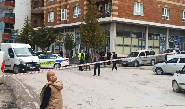 Ahlat'ta temel kazısı sırasında doğalgaz boru hattı delindi