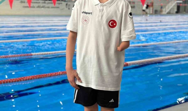 Ahmet Çınar Bakkal yüzme yarışında gümüş madalya sahibi oldu