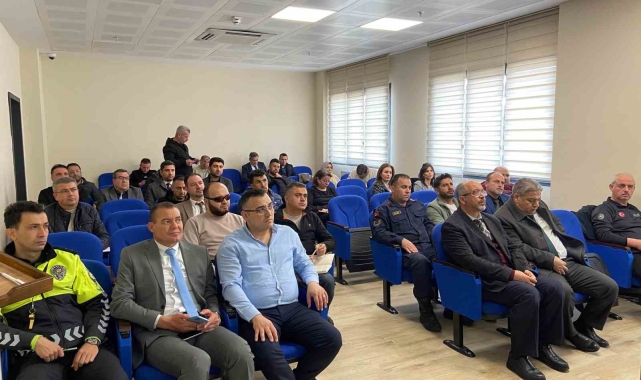 Alaşehir'de kurumlara doğal afetler konusunda bilgilendirme toplantısı