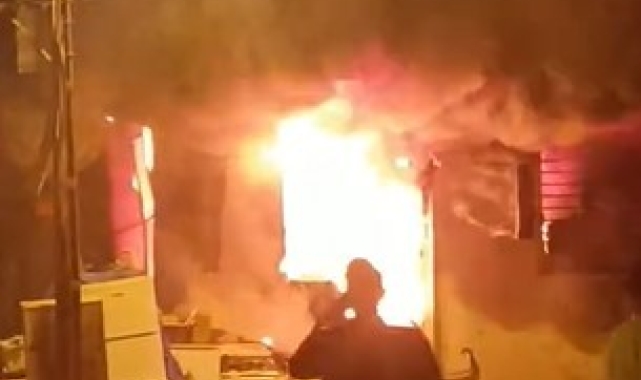 Alevlere teslim olan iş yeri kullanılamaz hale geldi