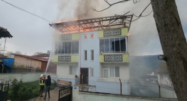 Amasya'da çıkan yangında ev kullanılamaz hale geldi