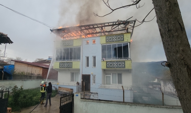 Amasya'da çıkan yangında ev kullanılamaz hale geldi