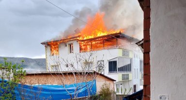 Amasya'da köyde çıkan yangında alevler güçlükle söndürüldü