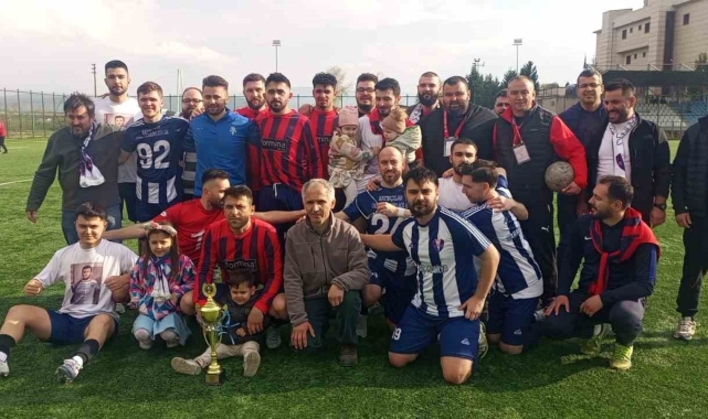 Amatör lig maçında sahada başlayan kavga saha dışına taştı