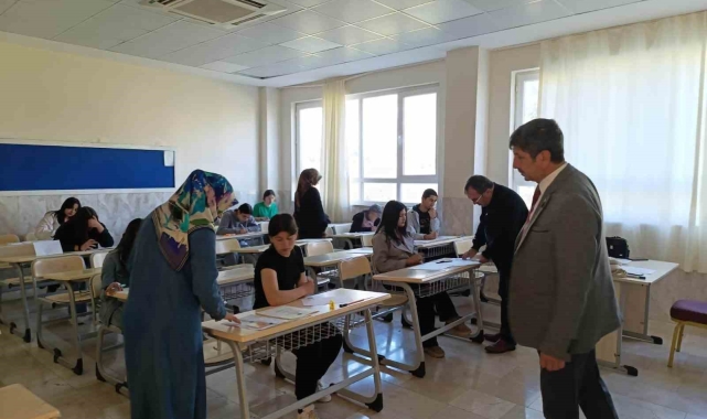 Anamurlu gençler, umre ödüllü bilgi yarışmasında heyecanla yarıştı