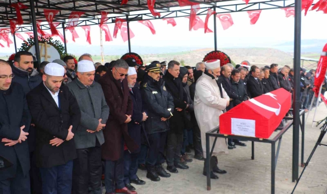 Ankara'da trafik kazasında şehit olan polis son yolcuğuna uğurlandı