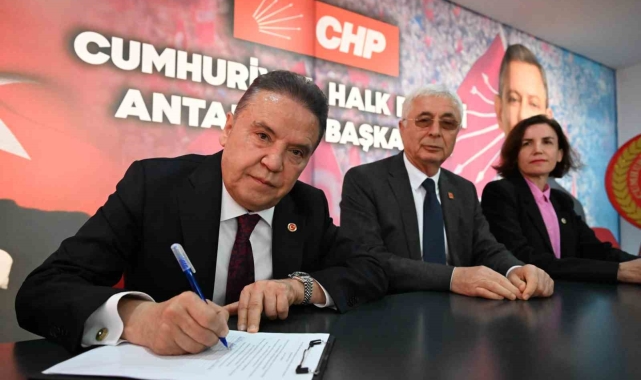 Antalya'da ilk imza Büyükşehir Belediye Başkanı Muhittin Böcek'ten