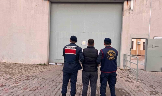 Aranan şahıs jandarmadan kaçamadı