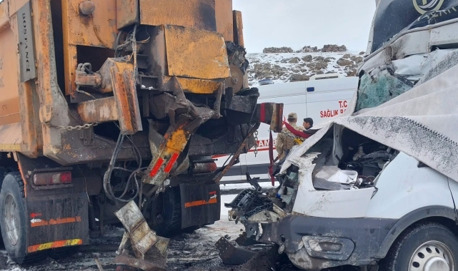 Ardahan'da trafik kazası: 1 ölü, 2 yaralı