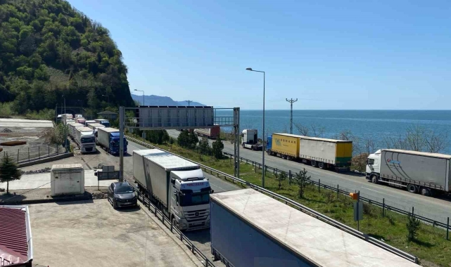 Artvin'de tırcılar bayramı sırada geçirdi