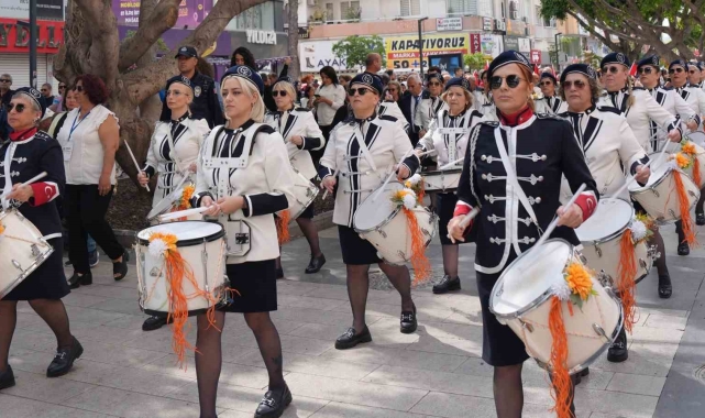 Atakum Cumhuriyet Kadınları Bandosu 'Portakal Çiçeği Karnavalı'nda