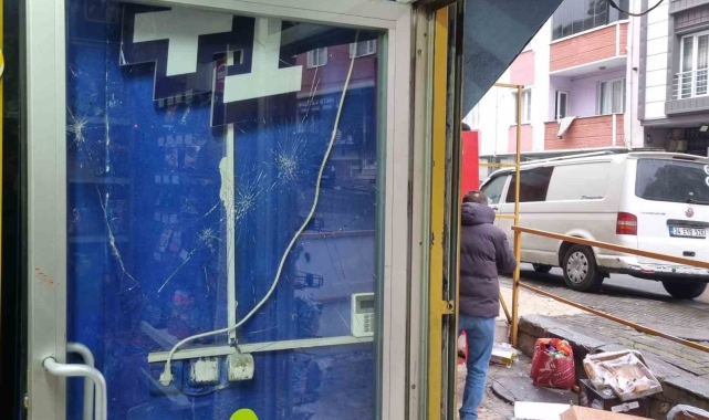 Avcılar'da tekel bayisinde sopalı haraç kavgası
