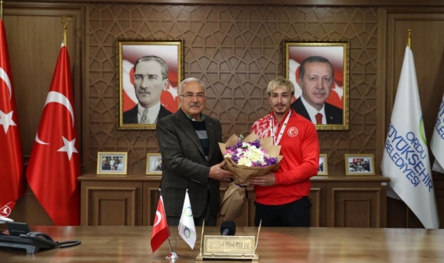Avrupa şampiyonu milli halterci Yusuf Fehmi Genç, Ordu'da coşkuyla karşılandı