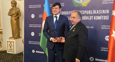 Azerbaycan'dan Başkan Yalçın'a hizmet madalyası