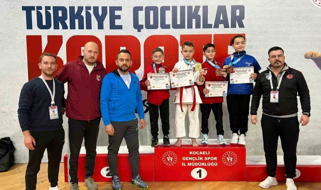 Balıkesirli minik karateci Türkiye ikincisi oldu