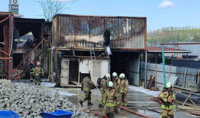 Başakşehir'deki kimya deposu yangını 3 saat sonra kontrol altına alındı